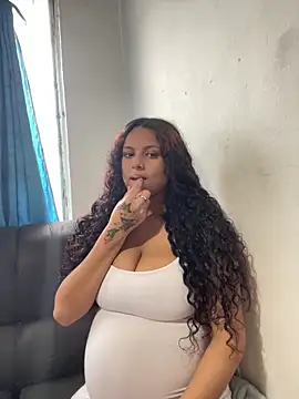 Luna white1 online show from 4, 5, 2026