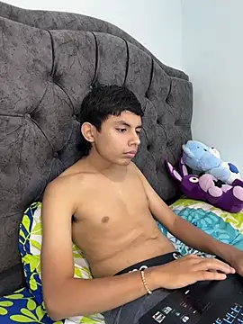 Snapshot of two_cam_latin chatting on 6, 3, 2026 two cam latin online show from 6, 3, 2026