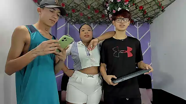 Lizeth hot2002 online show from 4, 3, 2026