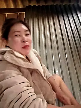 Snapshot of Yiyoongg chatting on 4, 3, 2026 Yiyoongg online show from 4, 3, 2026