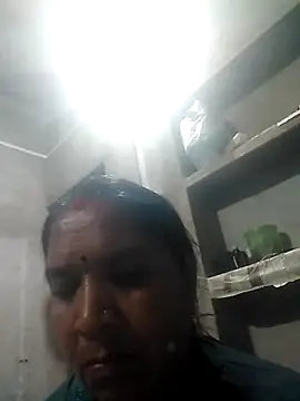 Snapshot of Loomaraj chatting on 16, 2, 2026 Loomaraj online show from 16, 2, 2026