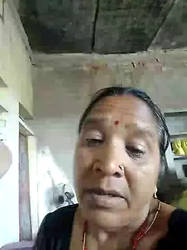 Snapshot of Loomaraj chatting on 8, 7, 2026 Loomaraj online show from 8, 7, 2026