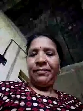 Snapshot of Loomaraj chatting on 4, 8, 2026 Loomaraj online show from 4, 8, 2026