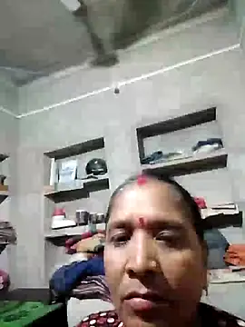 Snapshot of Loomaraj chatting on 4, 8, 2026 Loomaraj online show from 4, 8, 2026