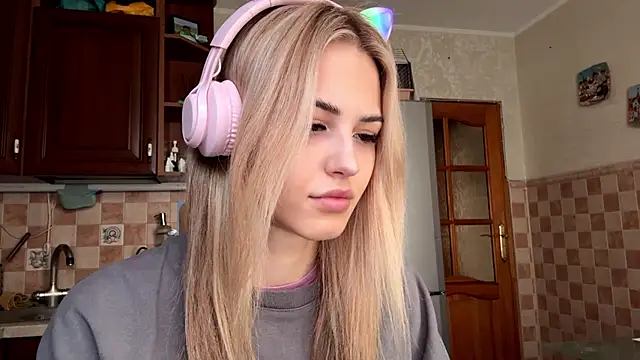 Snapshot of Evva_mayy chatting on 8, 3, 2026 Evva mayy online show from 8, 3, 2026