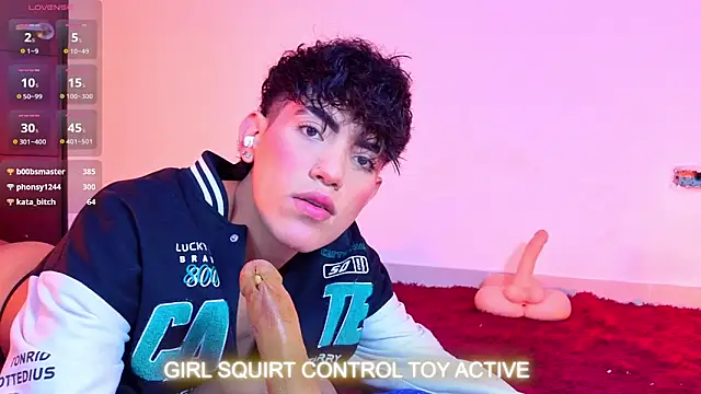 max femboy online show from 4, 6, 2026