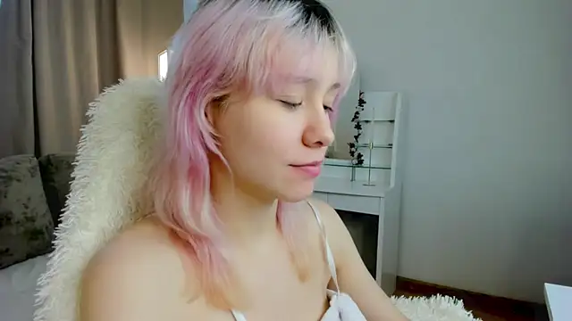 EmilyTrase online show from 16, 6, 2026