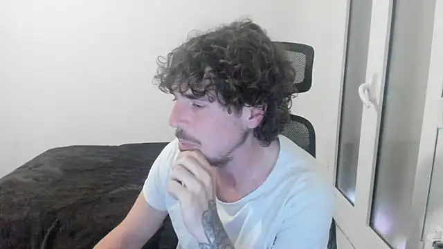 Snapshot of joaquin420_hot chatting on 24, 2, 2026 joaquin420 hot online show from 24, 2, 2026