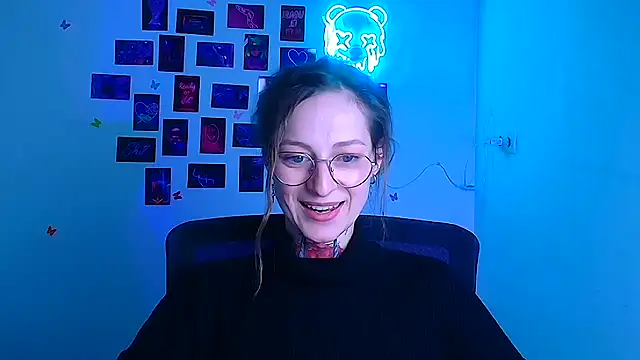 Snapshot of Esmi_Winter chatting on 13, 3, 2026 Esmi Winter online show from 13, 3, 2026