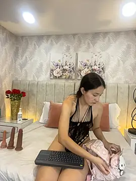 Brisa Silva online show from 25, 6, 2026