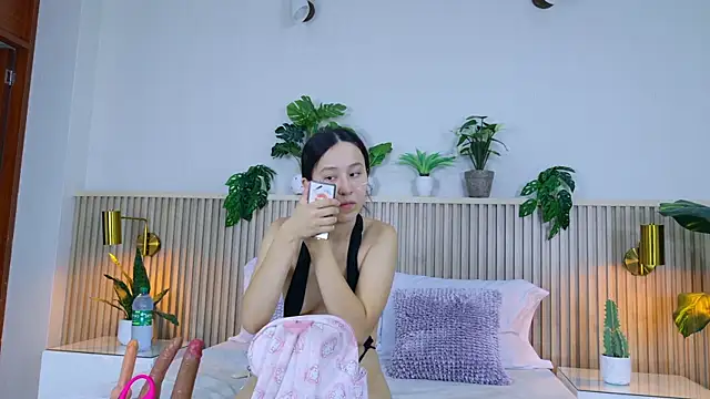 Brisa Silva online show from 3, 8, 2026