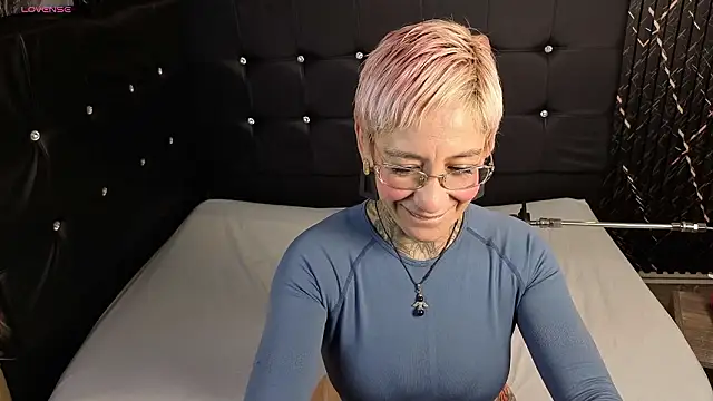 Snapshot of Everlyn_sexx chatting on 18, 3, 2026 Everlyn sexx online show from 18, 3, 2026