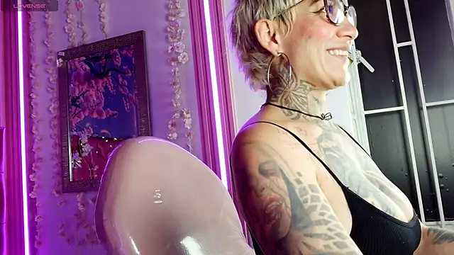 Everlyn sexx online show from 2, 5, 2026