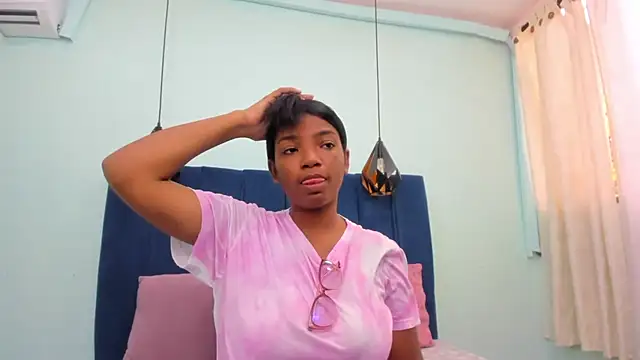 Snapshot of Sexy_ebony_1 chatting on 19, 7, 2026 Sexy ebony 1 online show from 19, 7, 2026