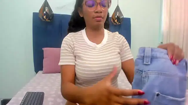 Snapshot of Sexy_ebony_1 chatting on 4, 8, 2026 Sexy ebony 1 online show from 4, 8, 2026
