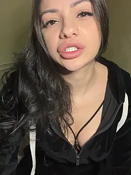 Layana Ro online show from 10, 2, 2026