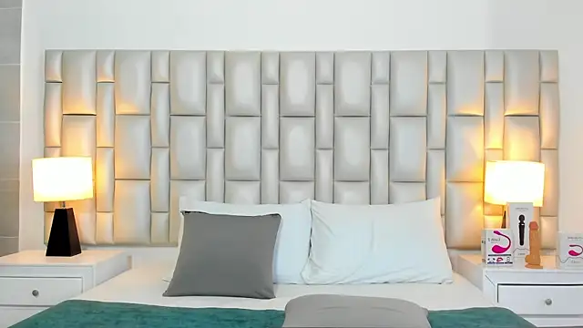 paola katy dicks online show from 9, 9, 2025