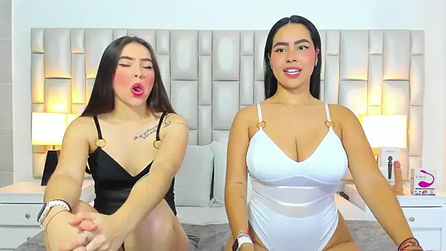 Snapshot of paola_katy_dicks chatting on 22, 4, 2026 paola katy dicks online show from 22, 4, 2026