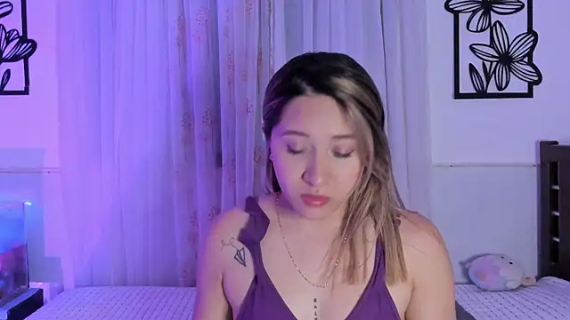 Snapshot of LeiahBlonde_ chatting on 25, 3, 2026 LeiahBlonde online show from 25, 3, 2026