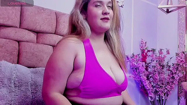 Snapshot of CurvaDorada_noa chatting on 5, 3, 2026 CurvaDorada noa online show from 5, 3, 2026