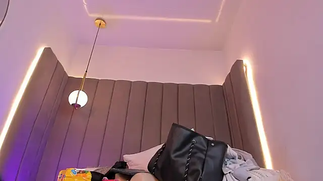 Ashley Beaomunt online show from 24, 6, 2026