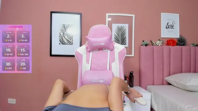 iris cuteface online show from 15, 7, 2026