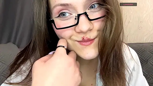 BunnyFleur online show from 4, 3, 2026