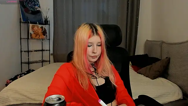 Snapshot of WarmAtEdges chatting on 17, 3, 2026 WarmAtEdges online show from 17, 3, 2026