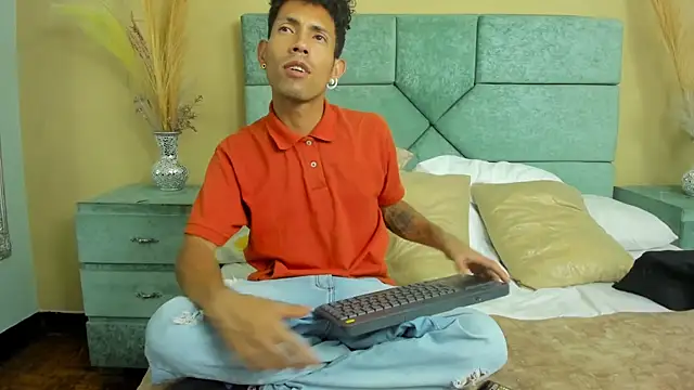 NoaahTylor online show from 30, 4, 2026