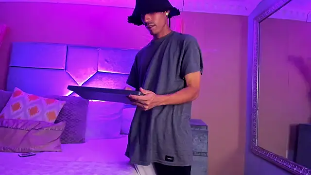 NoaahTylor online show from 17, 5, 2026