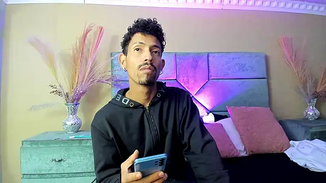 NoaahTylor online show from 9, 6, 2026