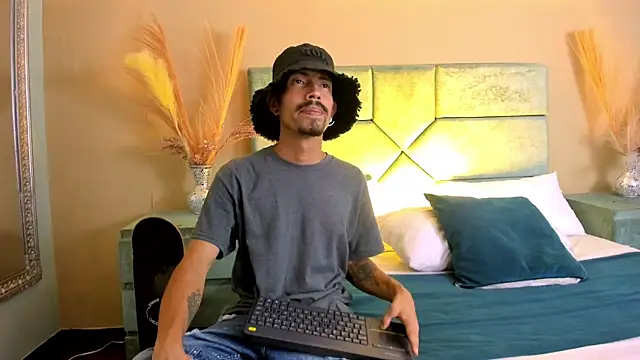 NoaahTylor online show from 18, 6, 2026