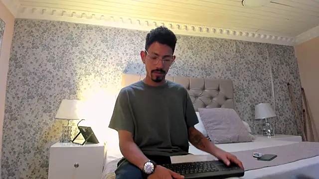 NoaahTylor online show from 14, 7, 2026