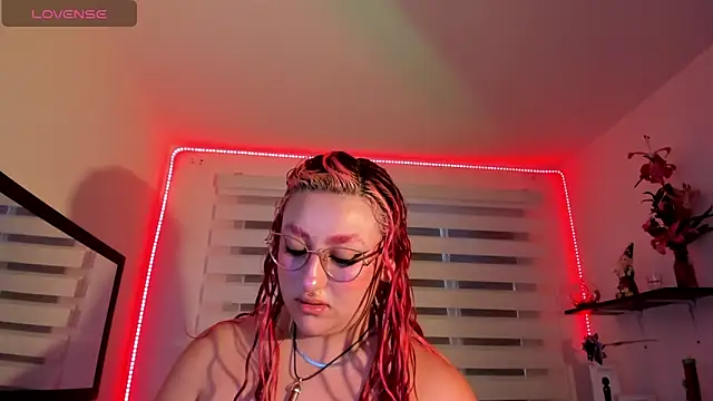 Emily Jonesh online show from 28, 4, 2026