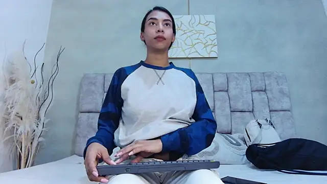 MelanyStone  online show from 12, 5, 2026
