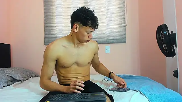 Snapshot of Muscle__Myke chatting on 28, 2, 2026 Muscle Myke online show from 28, 2, 2026