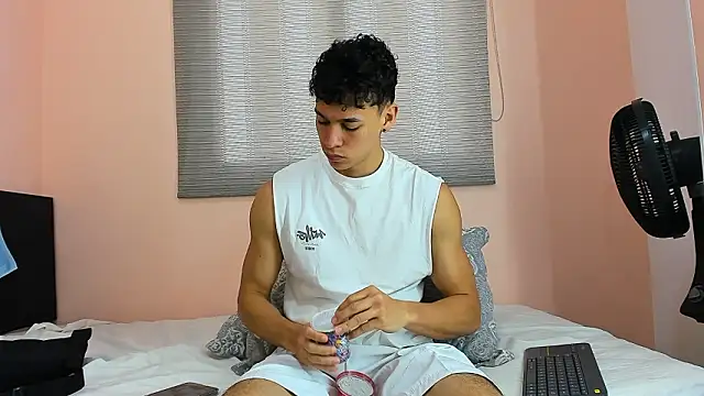 Snapshot of Muscle__Myke chatting on 7, 3, 2026 Muscle Myke online show from 7, 3, 2026