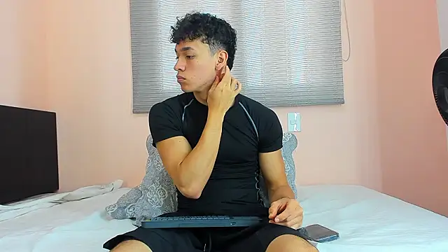 Snapshot of Muscle__Myke chatting on 10, 3, 2026 Muscle Myke online show from 10, 3, 2026