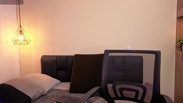 Hanna Williams   online show from 7, 3, 2026