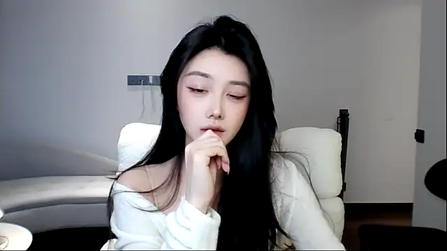 Snapshot of MedeLineayr chatting on 11, 3, 2026 MedeLineayr online show from 11, 3, 2026