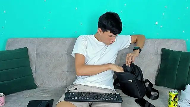 Snapshot of NicolasTorrez chatting on 4, 3, 2026 NicolasTorrez online show from 4, 3, 2026