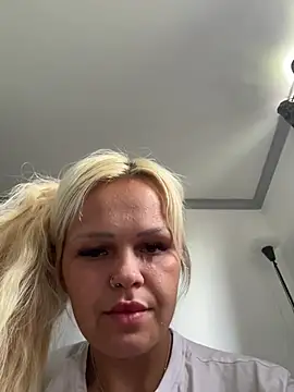 BlondeMilfXo online show from 14, 5, 2026