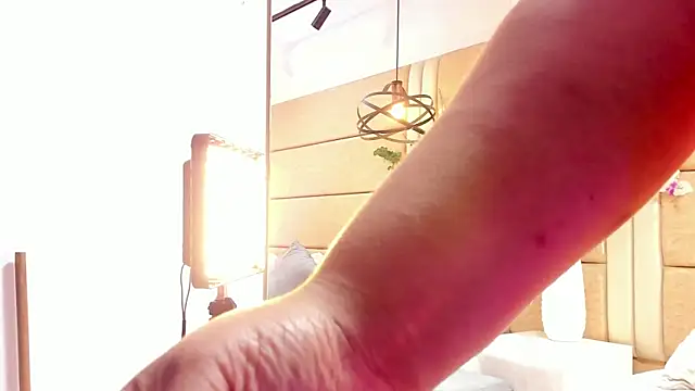 VanessaLanz online show from 4, 5, 2026