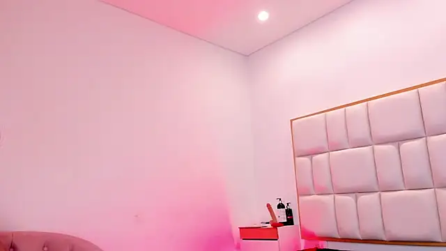 Violetta-foxx online show from 9, 5, 2026