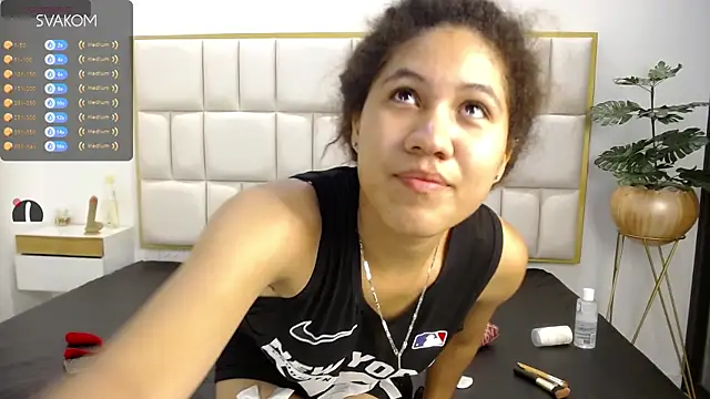 Snapshot of Violetta-foxx chatting on 30, 7, 2026 Violetta-foxx online show from 30, 7, 2026