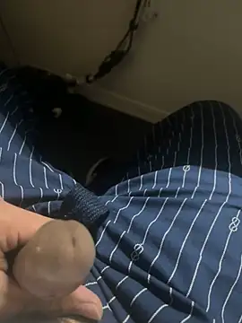 awesomemilkss online show from 15, 4, 2026