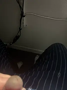 awesomemilkss online show from 16, 4, 2026