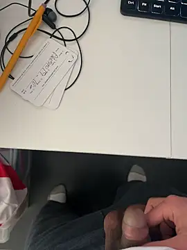 awesomemilkss online show from 16, 4, 2026