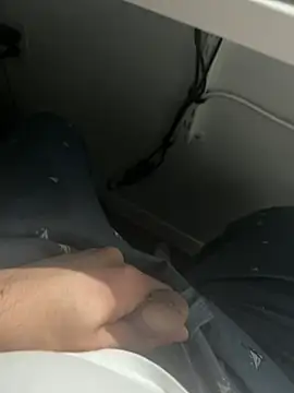 awesomemilkss online show from 21, 4, 2026