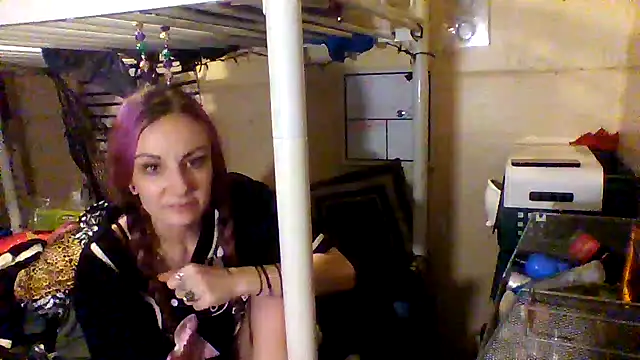 Snapshot of issyamazin chatting on 3, 3, 2026 issyamazin online show from 3, 3, 2026